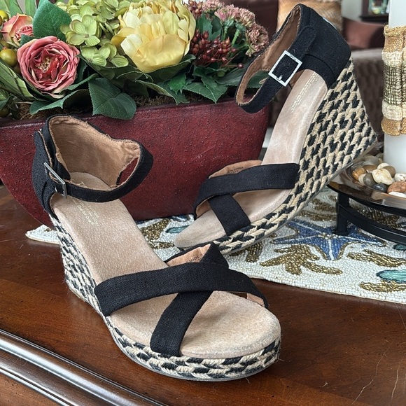 Brand New Toms Black Canvas Chevron Wedge Sandals Espadrille Ankle Strap Heels - Picture 1 of 14